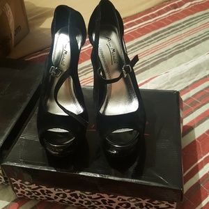 Anne Michelle size 71/2 black suede and silver
